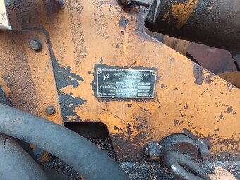 Kolový nakladač UN 053.1 - 2