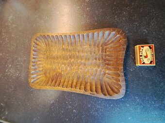 Starožitný dřevěný tácek, ručně vyřezávaný - levně - 2