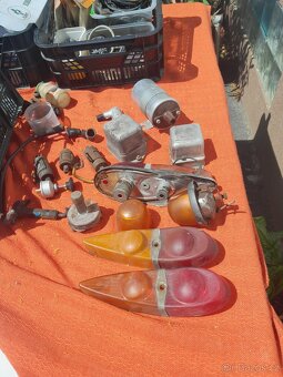 Směs náhradních dílů na Starou Škoda Octavie - 2