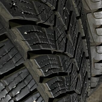 Zimní pneu 215/65 R17 99V Goodyear 7,5mm - 2