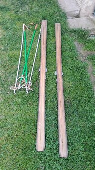 Retro lyže a hůlky - 2