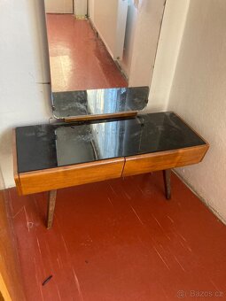 Toaletní stolek - 2