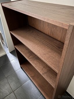 Knihovna Billy ořech - 2