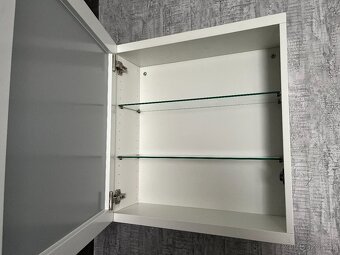 Skleněná skříňka Ikea Besta - 2