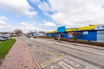 Pronájem obchodních prostor, 800 m2, v obchodní lokalitě Str - 2