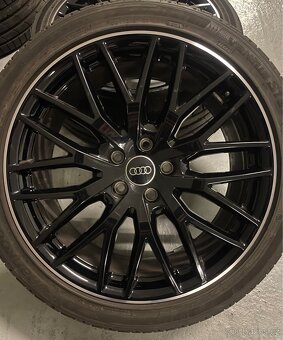 Original Audi Q2 SQ2 81a r19 235/40/19 90% - 2