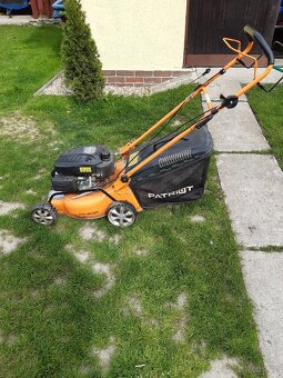Prodám benzínovou sekačku PATRIOT LM 46 SP s pojezdem - 2