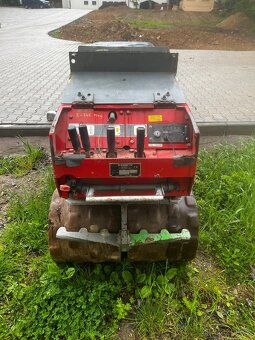 Smykový vibrační válec. - 2