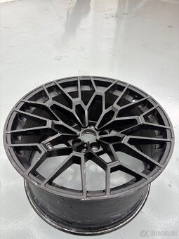Zadní disk kola M3CS G80 černý, poškrabaný - 2