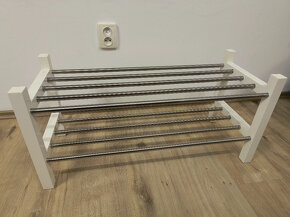 IKEA botník Tjusig bílý, úložné boxy Skubb černé - 2