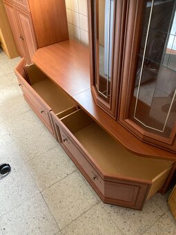 Skříňky s vitrínou - 2