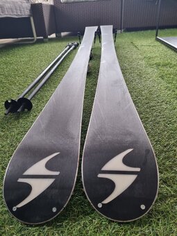 Damske slalomky Blizzard 167cm s vázáním Dřevěné jádro. - 2