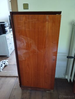 Skříň a 2x noční stolky - 2