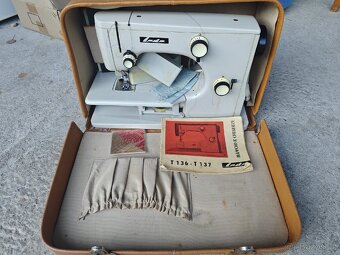 ŠICÍ STROJE LADA A VERITAS - 2