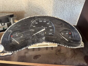 Opel tigra přístrojová deska - 2