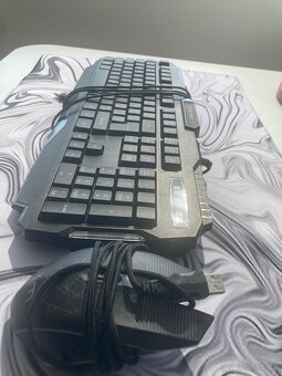 Stolní počítač + Herní příslušenství - 2