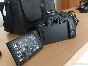 Canon EOS 250D - 2