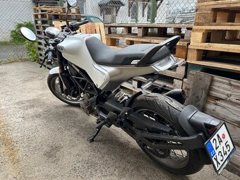 husqvarna vitpilen 401, 1. majitel, najeto 1224km - 2
