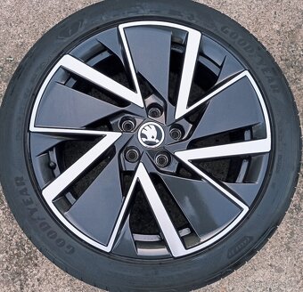 Originál sada disků Škoda Octavia IV 5x112 R18 Vega - 2
