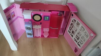 Panenka se sedačkou, domeček pro panenky barbie - 2