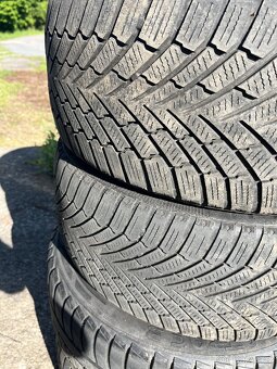 Pneu 225/45/17, R17, 4mm - 2