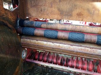 Lis LELY WELGER  RP 445 po požáru - 2