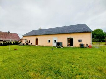 Prostorný rodinný dům se zahradou 2655 m², 3 km od Bruntálu - 2
