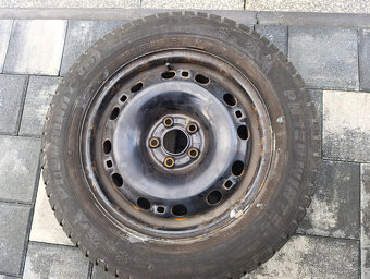 zimní pneumatiky 165/65 R15 na plechových discích 5X100 - 2