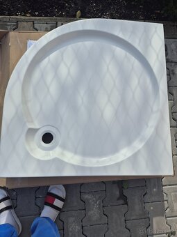 Prodám ¼ kruhovou sprchovou vaničku 90 x 90 x 12 cm - 2