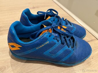 dětská fotbalová obuv - turfy - velikost 34 - 2