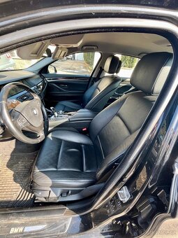 Bmw f10 kožený interiér. Sedačka řidiče chybí - 2
