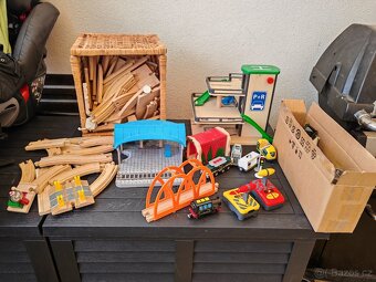 Dřevěná vláčkodráha - několikrát rozšířená - cca 6 m celkem - 2