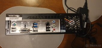 Stolní počítač + monitor - 2