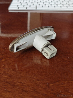 Jaguar XJ 2,7d levý přední blinkr - 2