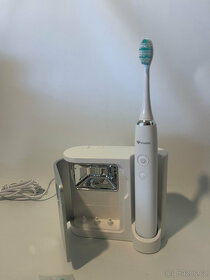 Nový elektrický zubní kartáček TrueLife SonicBrush UV - 2