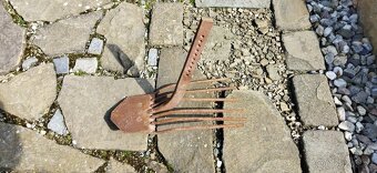 Vyorávací radlice na brambory originální velice masivní - 2