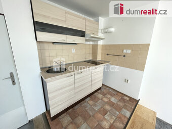 Pronájem bytu 1+kk 32 m2 P5 Smíchov nezařízený po rekonstruk - 2