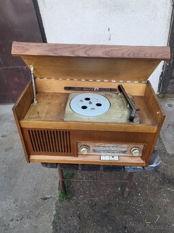 Gramofon s radiopřijímačem - 2