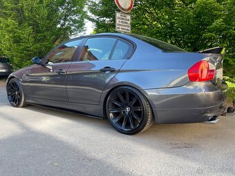BMW e90 320i - 2