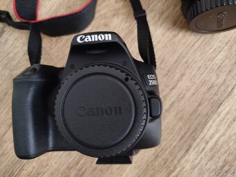 Canon EOS 250D + EF-S 18-55 mm - 2