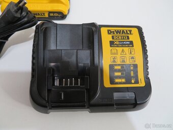 Bezuhlíková aku vrtačka DeWalt DCD790 + 2 x baterie 2.0Ah - 2