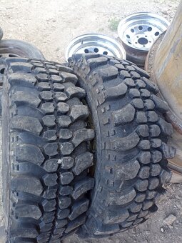 Predám kolesá s pneu T3 235/70 R15 - 2
