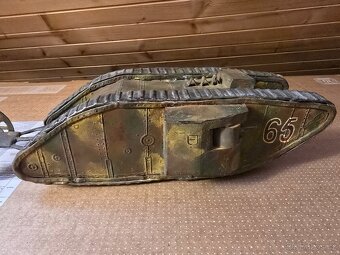 Krasna stará kovová hračka tank - 2