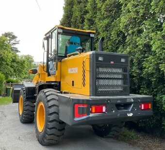 Kolesový nakladač, nakladač žlutý - 2