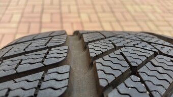 Zimní pneumatiky PIRELLI 245/45 R19 102V XL 4x7,5mm r.2023 - 2