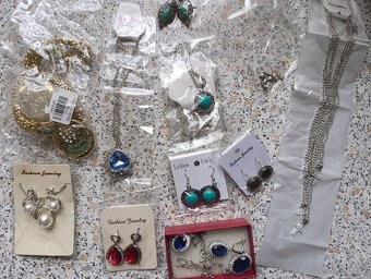 Nová bižuterie. - 2