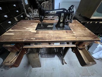 Šicí stroj Lada - 2
