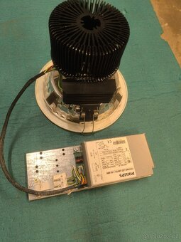 ZAPUŠTĚNÉ PODHLEDOVÉ SVÍTIDLO PHILIPS - 2