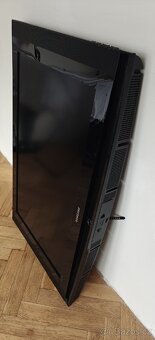 40" Samsung LCD TV - 2