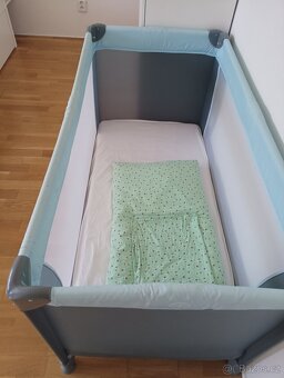 Dětská postýlka , plastova zidle - 2
